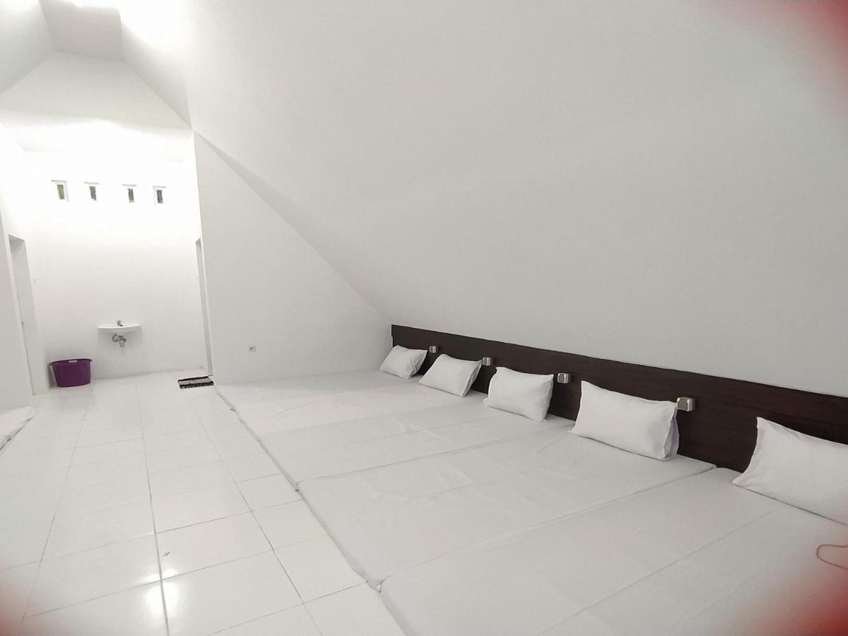 Seger Nusantara Hostel Kalisat Εξωτερικό φωτογραφία