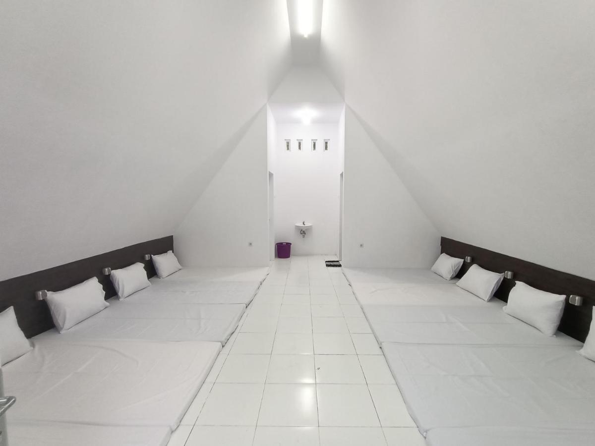 Seger Nusantara Hostel Kalisat Εξωτερικό φωτογραφία