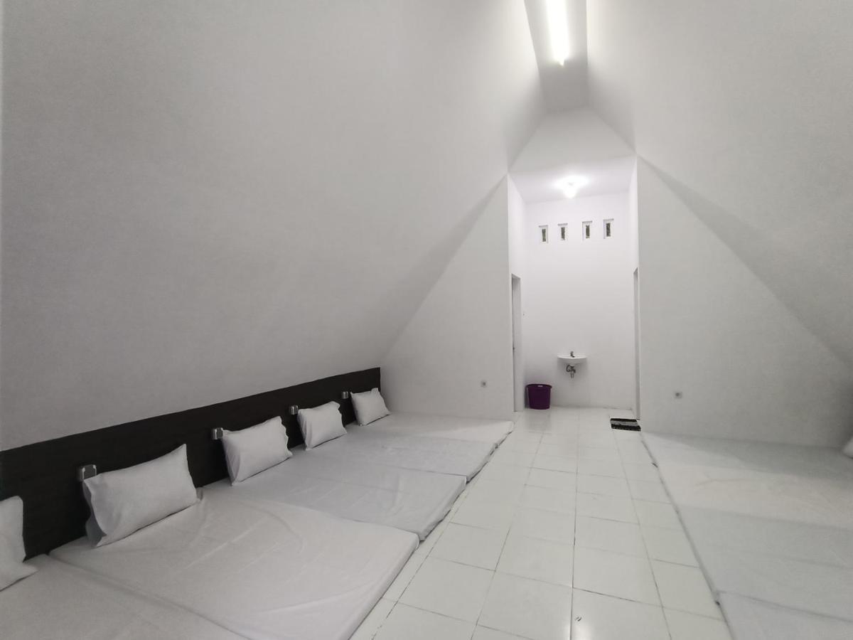 Seger Nusantara Hostel Kalisat Εξωτερικό φωτογραφία